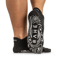 BAHE GROUNDED GRIPPY CLOSE TOE SOCKS